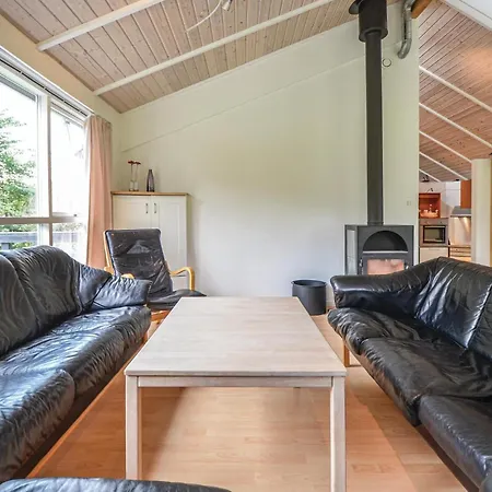 Holiday home 3 Bedroom Pet Friendly In *